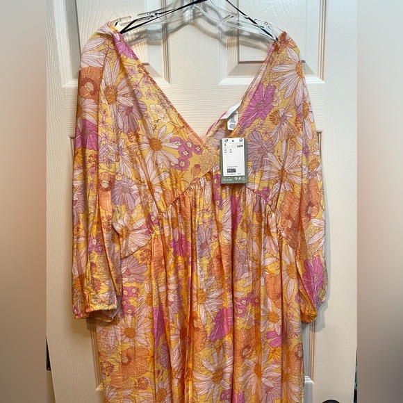 H&M Dresses & Skirts - H&M flowered XL dress - !!BUNDLES!!